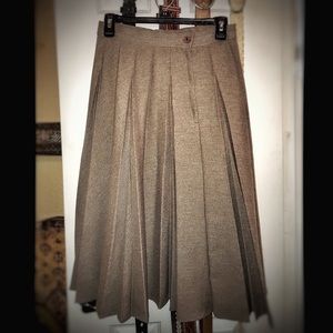 Vintage High Waisted Pleated Mid-Skirt (Size 14)